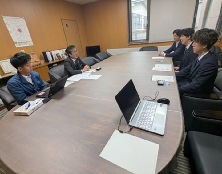 経済学部の吉田健太郎ゼミが地域活性化につながる商品開発を目的とした産学連携FWを行いました。