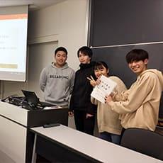 学生シンポジウムで経営学部生が発表