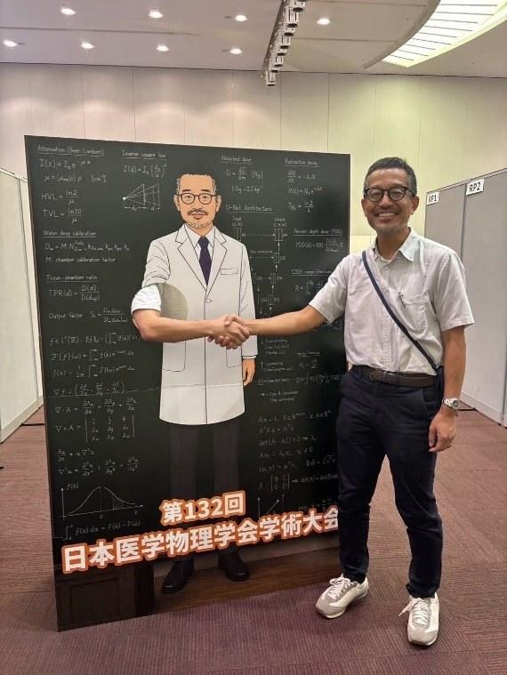 大会パネルでの記念撮影