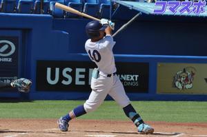 終盤に打線が奮起し、亜大に逆転勝利！