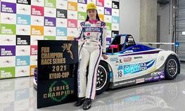 グローバル・メディア・スタディーズ学部2年の辻本始温さんがモータースポーツ大会「KYOJO CUP」でシリーズチャンピオンを獲得