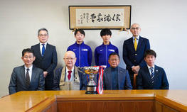 陸上競技部が「第57回全日本大学駅伝対校選手権大会」の優勝報告を行いました