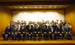 「令和8年度同窓会奨学金授与式」を執り行いました