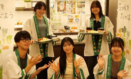 経済学部 松田 健ゼミが、学生食堂にて「SAF サクッ茨城フェア!」を実施しました。