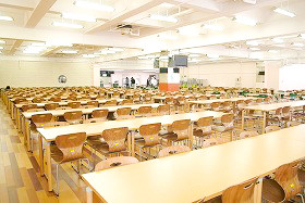 駒沢キャンパス学生食堂1階の様子